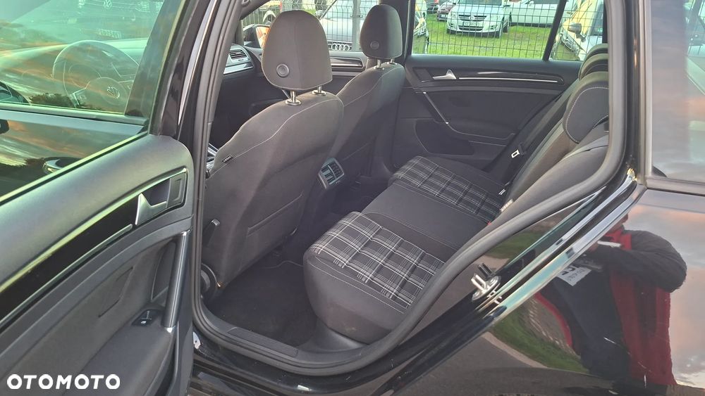 Volkswagen Golf - 16