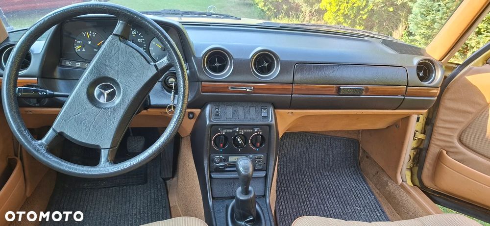 Mercedes-Benz W123 - 11