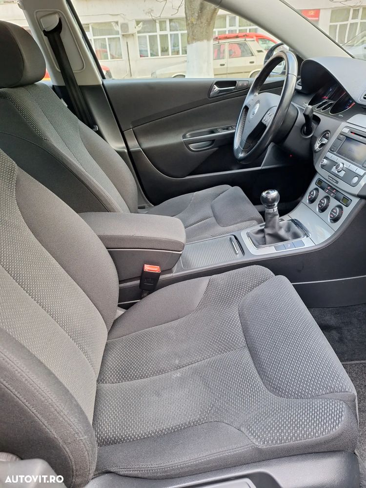 Volkswagen Passat 1.9 TDI DPF Highline - 22
