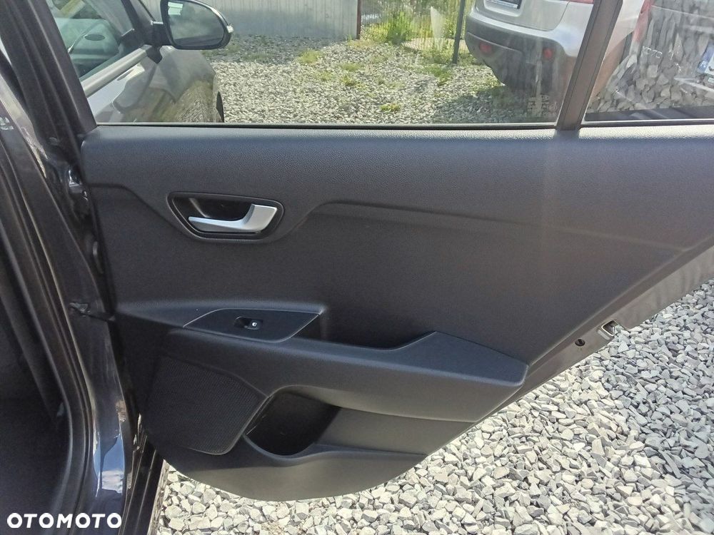 Kia Rio - 33