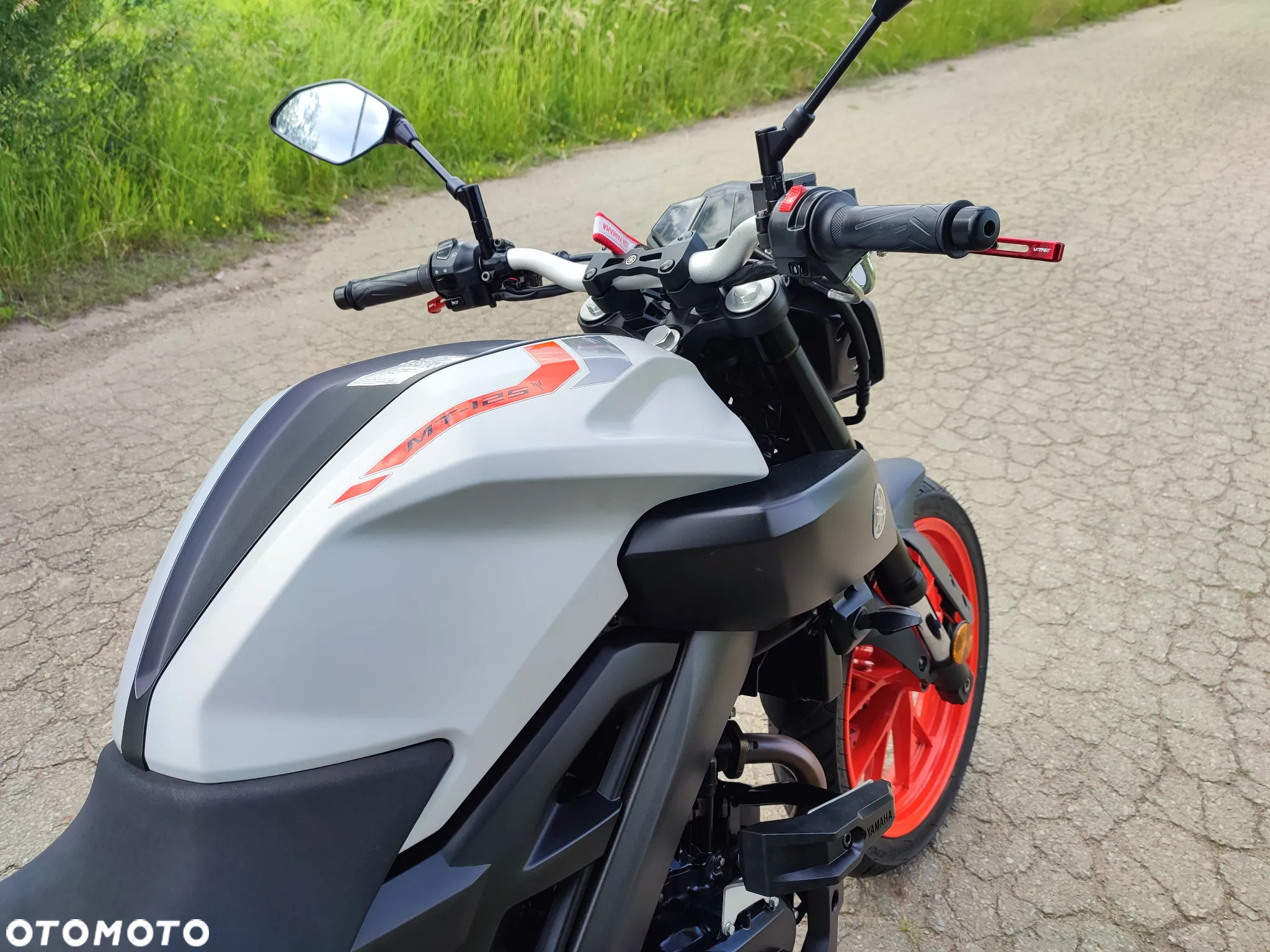 Yamaha MT - 8