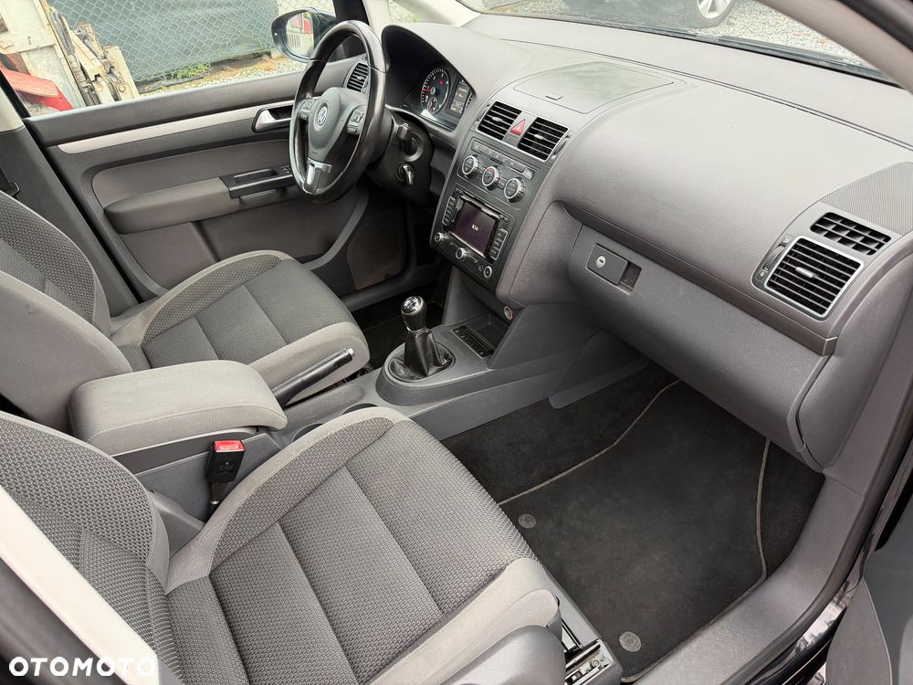 Volkswagen Touran 2.0 TDI DPF BlueMotion Technology STYLE - 10