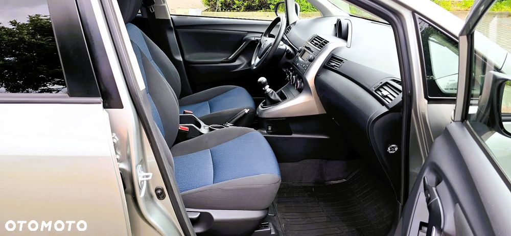 Toyota Verso 2.0 D-4D Premium - 11