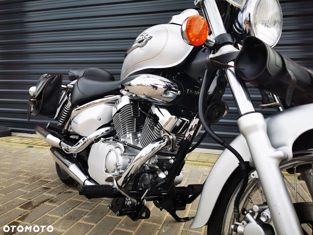 Suzuki Intruder - 23