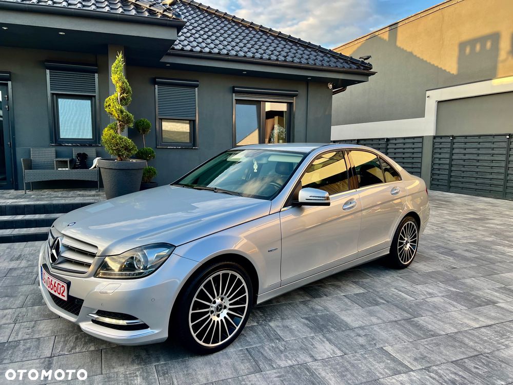 Mercedes-Benz Klasa C 220 CDI BlueEff 4-Matic Avantgarde - 3