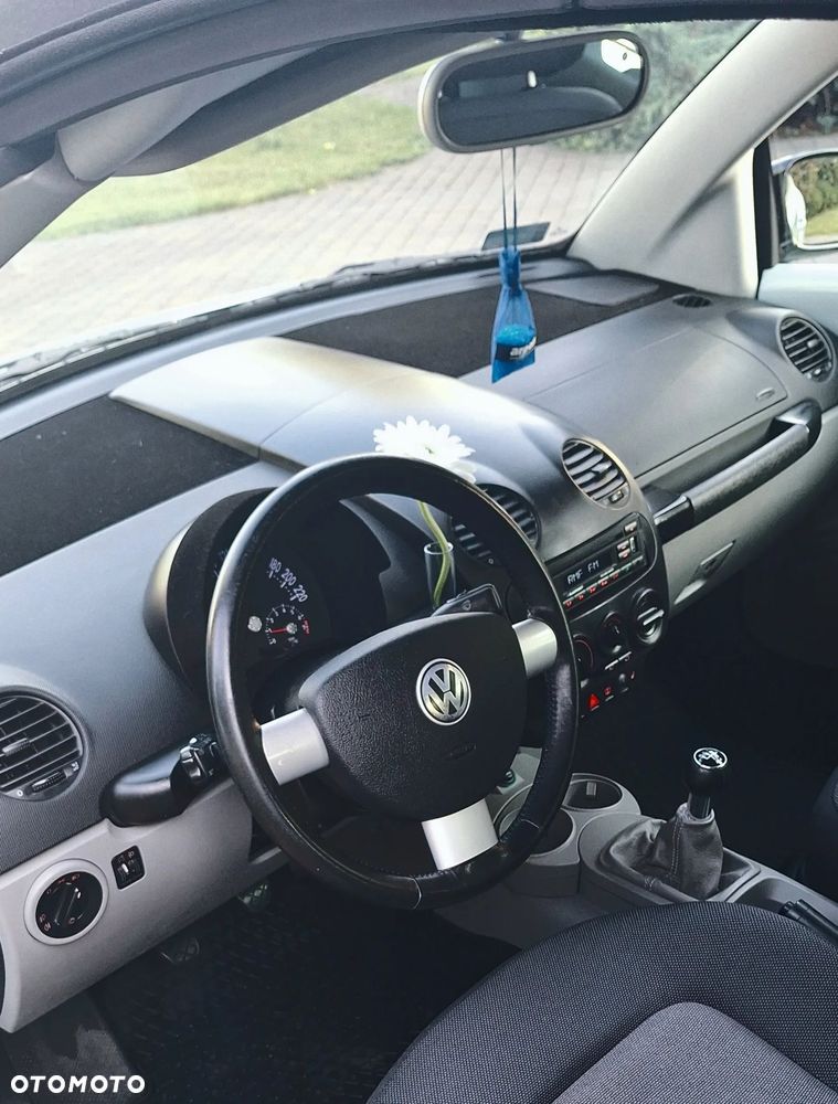 Volkswagen New Beetle - 4
