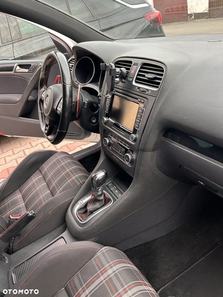 Volkswagen Golf VI 2.0 TSI GTI DSG - 25