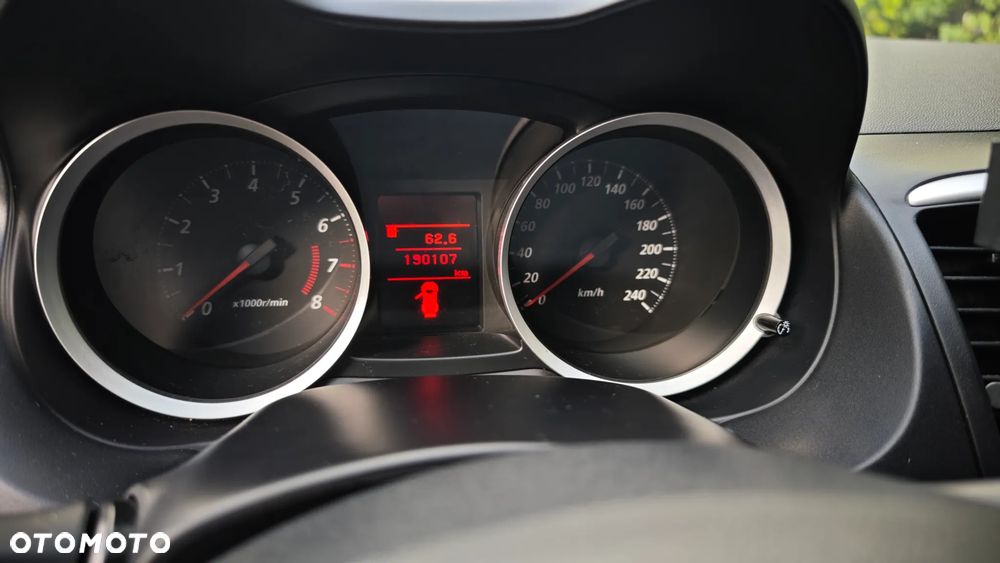Mitsubishi Lancer 1.6 Inform - 8