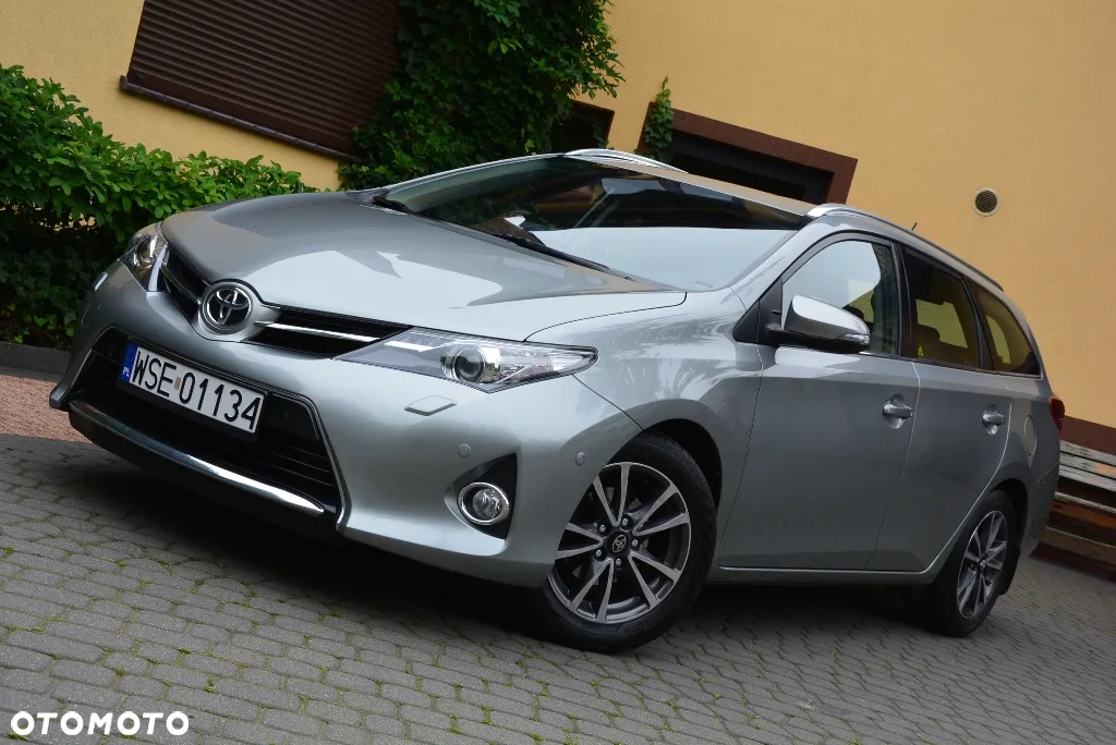 Toyota Auris 1.6 Premium Comfort - 2