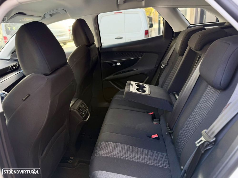 Peugeot 3008 1.5 BlueHDi Allure - 23