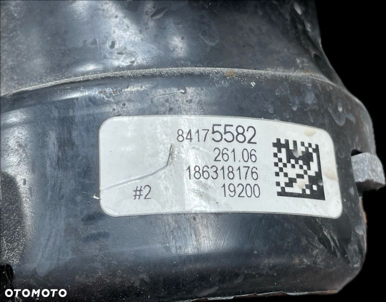 P8 GMC YUKON XL DENALI IV 2015 - 6.2 V8 ŁAPA PODUSZKA SILNIKA 84175582 - 6