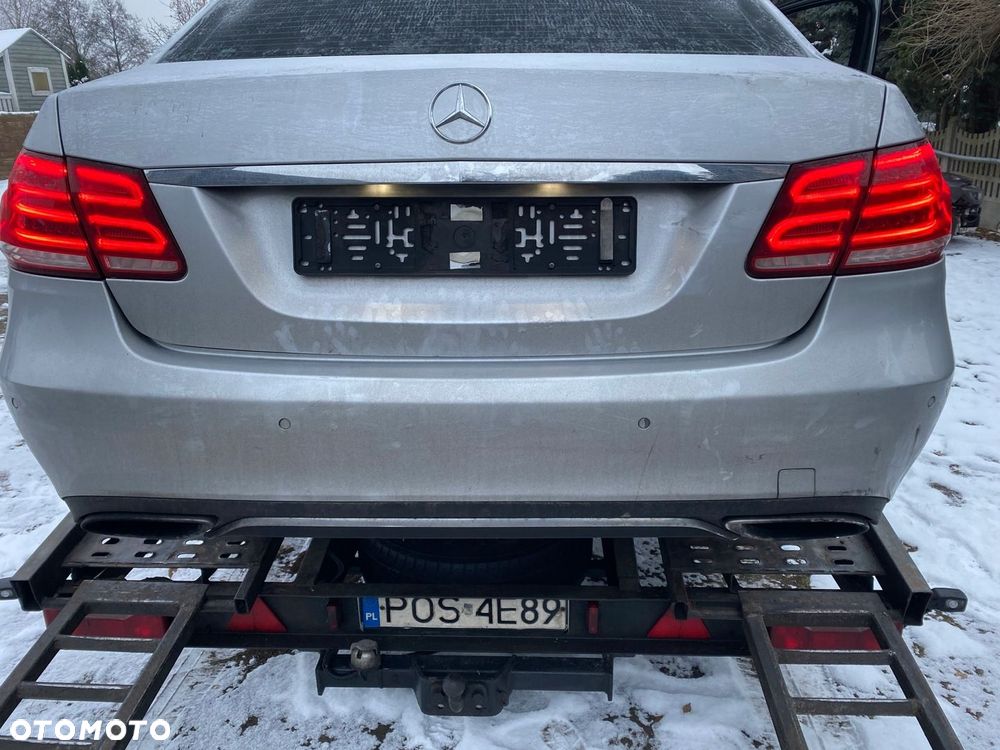 MERCEDES 212 lift kompletna tylna klapa 775 igla - 1