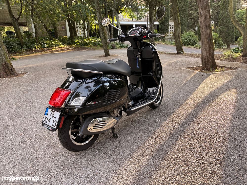 Vespa GTS Super Super - 4