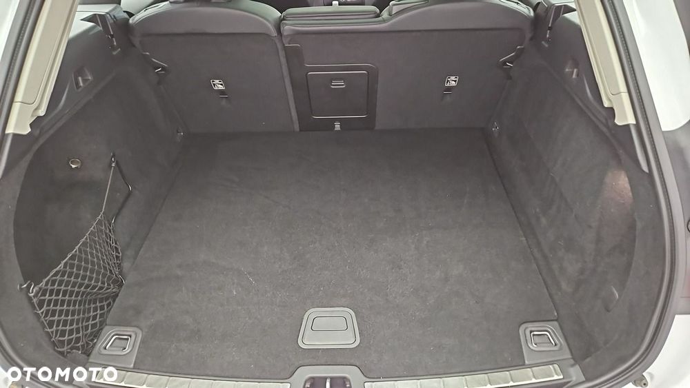 Volvo XC 60 B4 D Momentum Pro - 24