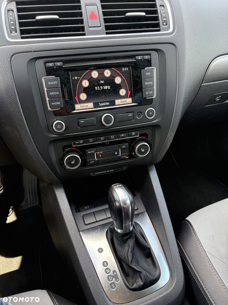 Volkswagen Jetta 2.0 TDI DSG Match - 28
