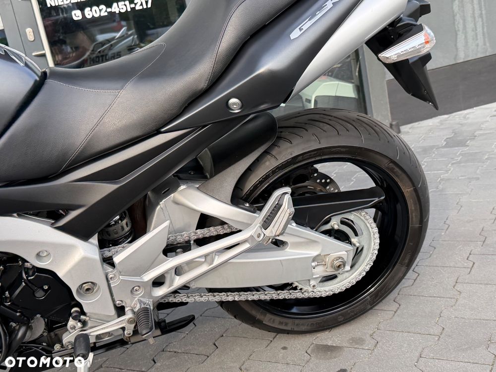 Suzuki GSR - 31