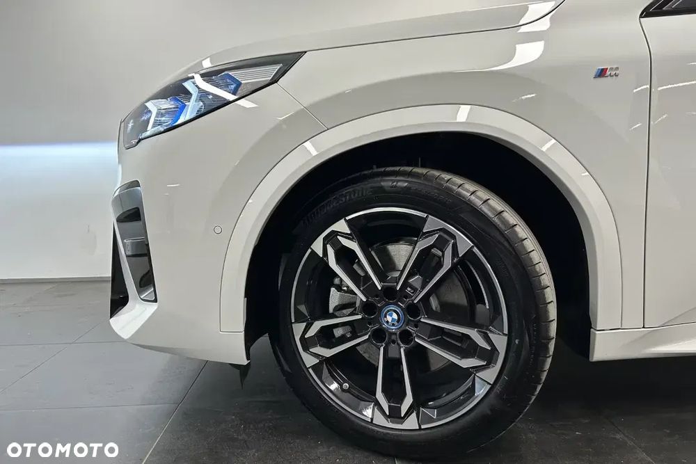 BMW iX2 eDrive20 66.5kWh M Sport - 33