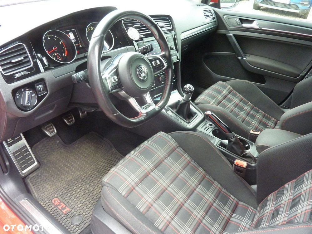 Volkswagen Golf - 12