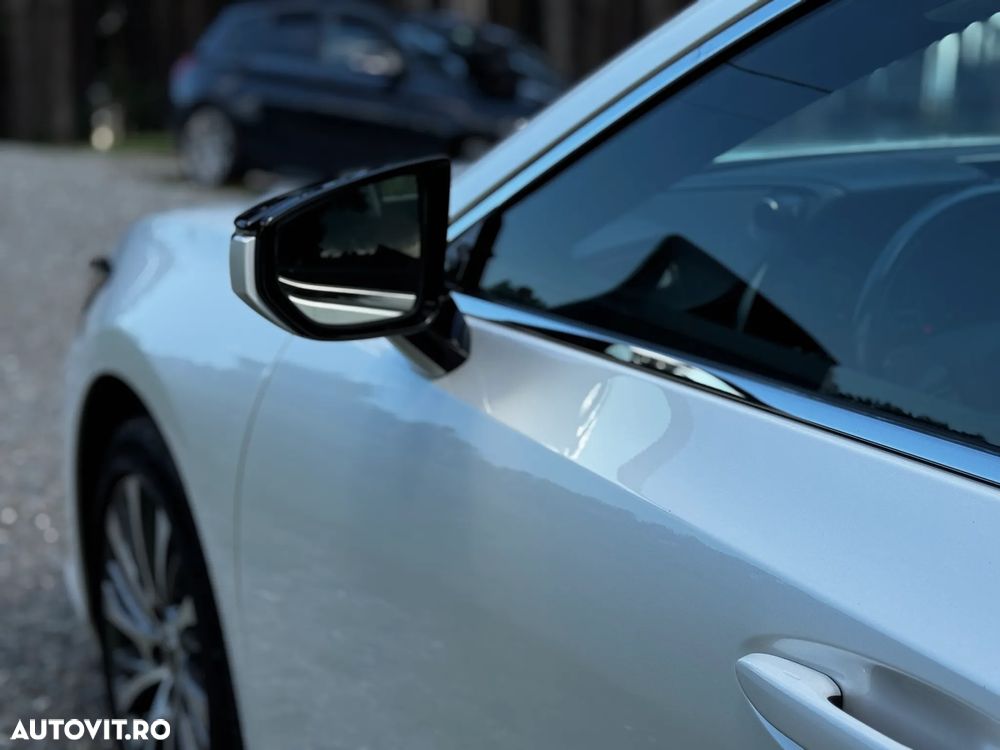 Lexus Seria ES 300h 2.5 TNGA HV 25H- 4X2 CVT Business - 7