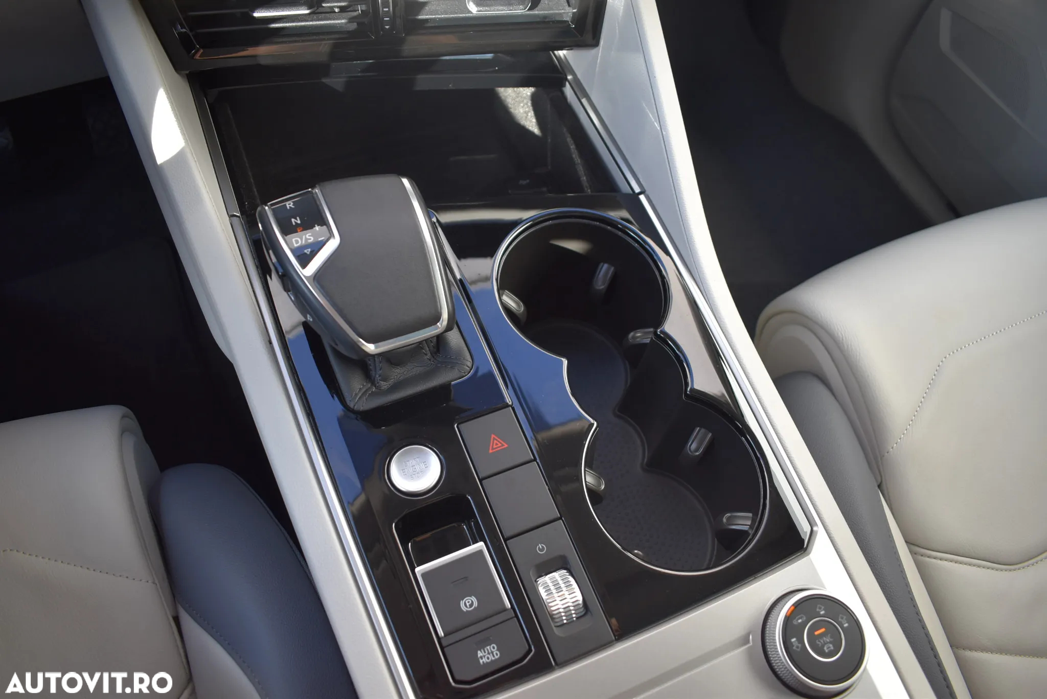 Volkswagen Touareg V6 TDI 4MOTION Elegance - 24