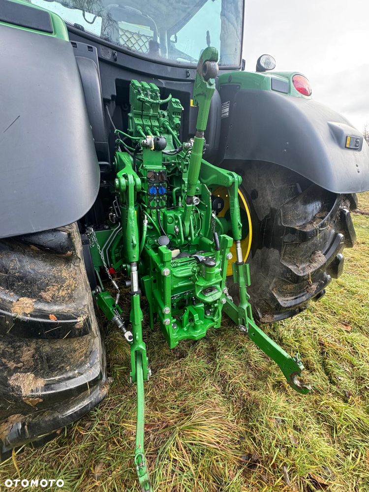 John Deere 6215R - 13