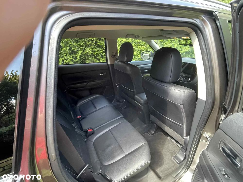 Mitsubishi Outlander 2.0 Instyle Navi 4WD CVT - 8