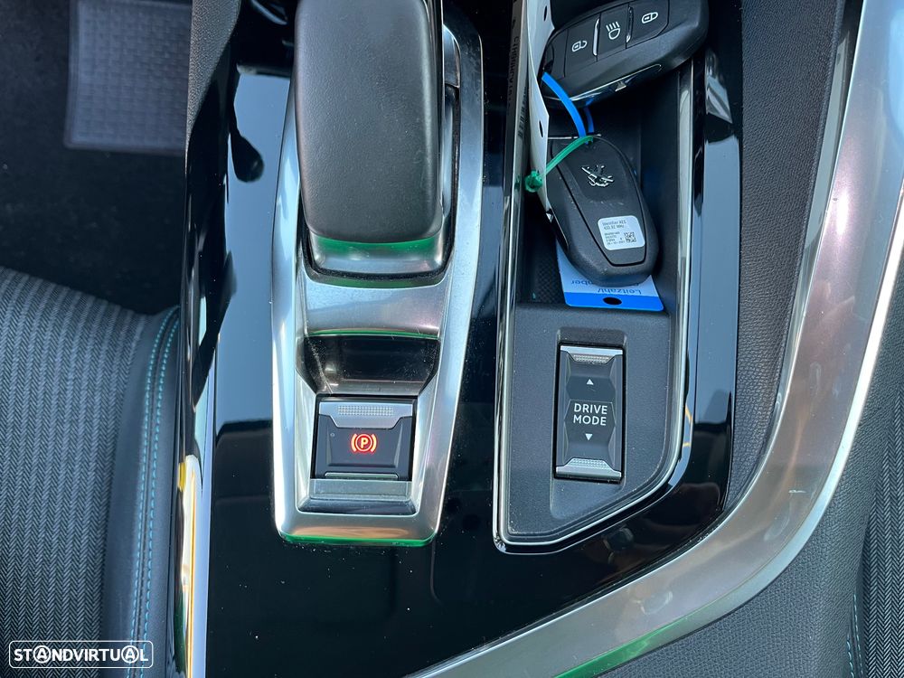 Peugeot 3008 1.6 Hybrid Allure Pack e-EAT8 - 37