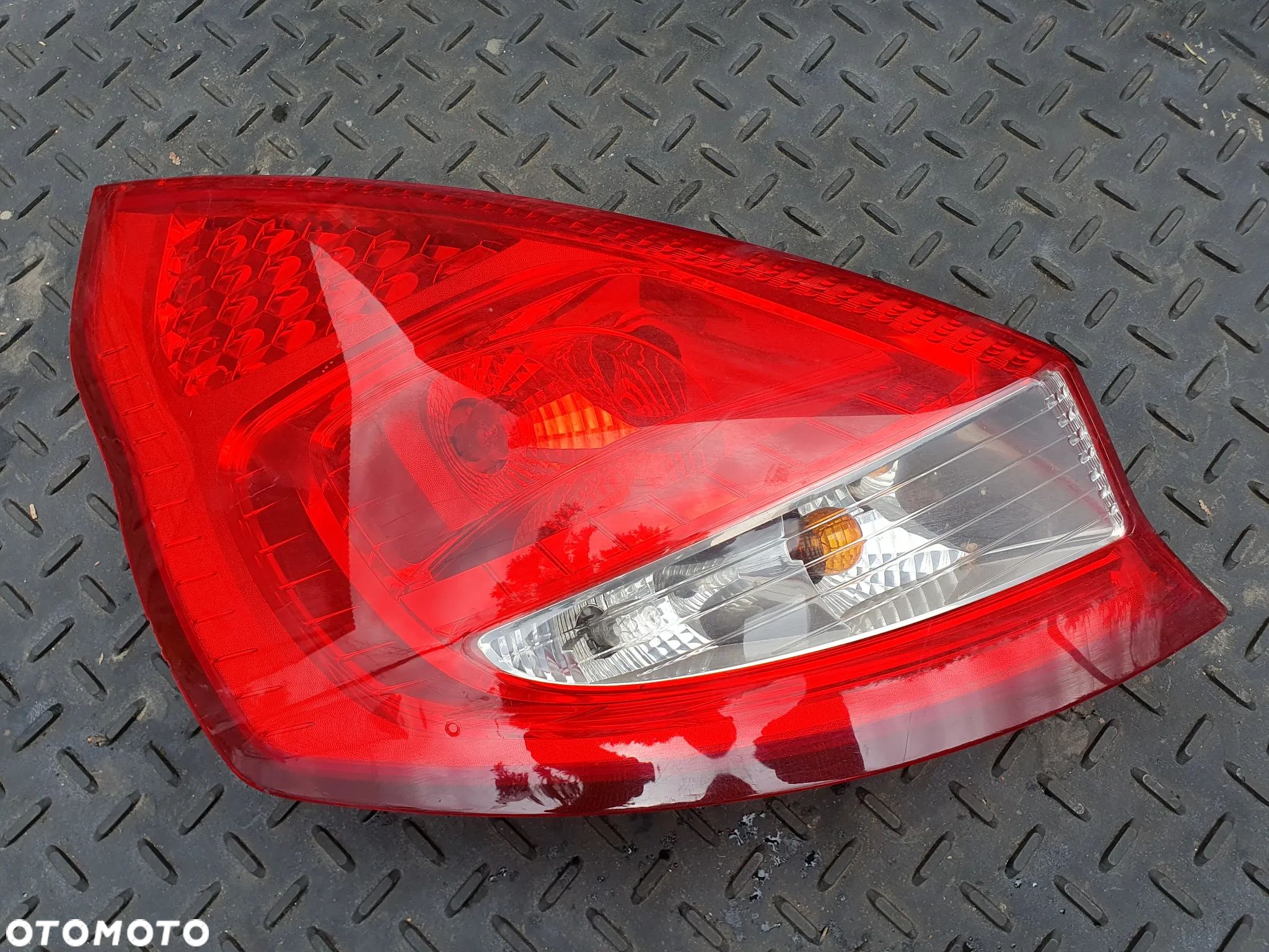FORD FIESTA MK7 LAMPA LEWY TYŁ LEWA TYLNA 8A61-13405-A ORYGINAŁ - 1