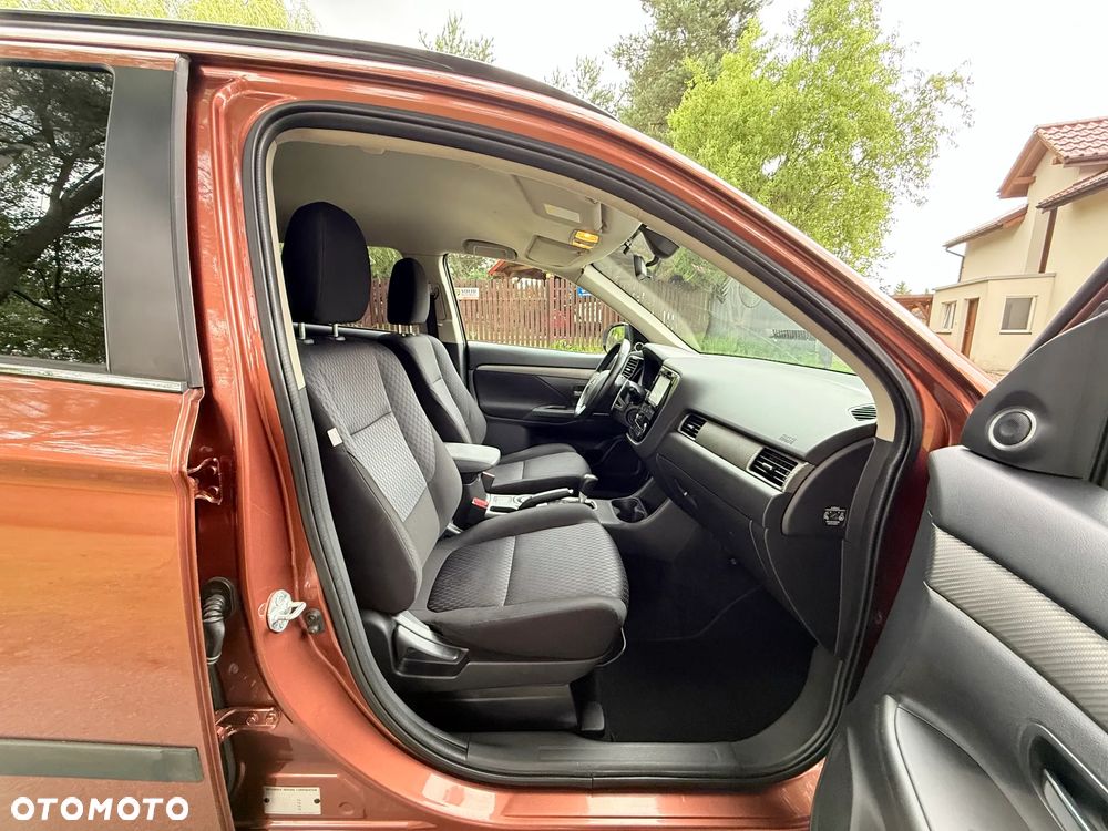 Mitsubishi Outlander 2.0 Intense + - 27