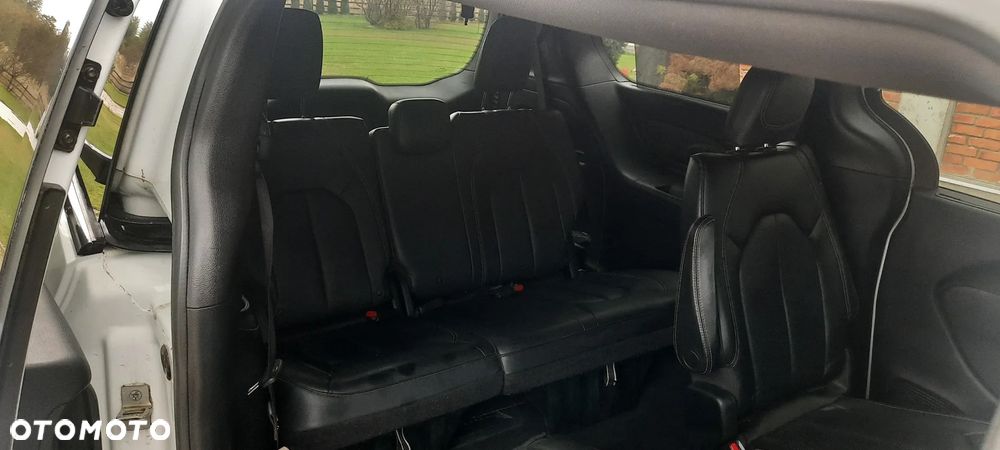 Chrysler Pacifica - 13