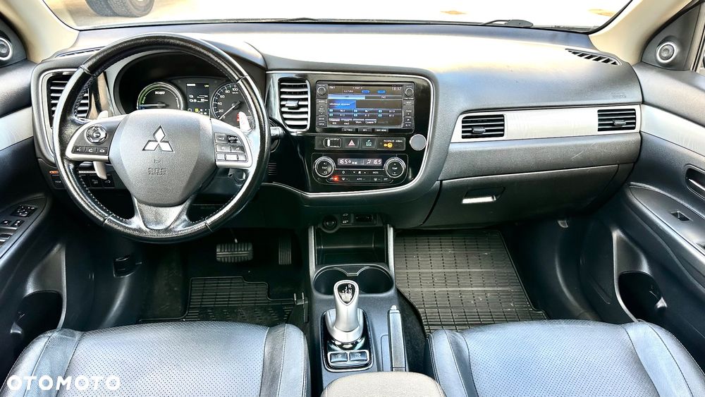 Mitsubishi Outlander 2.0 4WD Plug-In Hybrid - 23