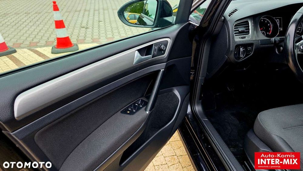 Volkswagen Golf - 22