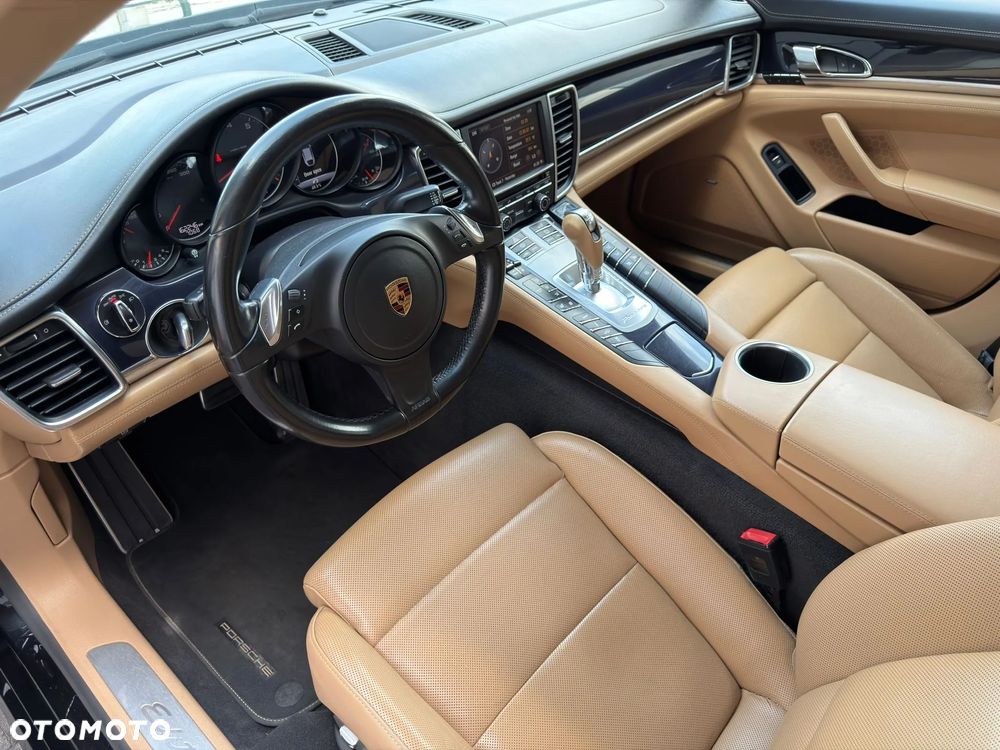 Porsche Panamera 4 - 12