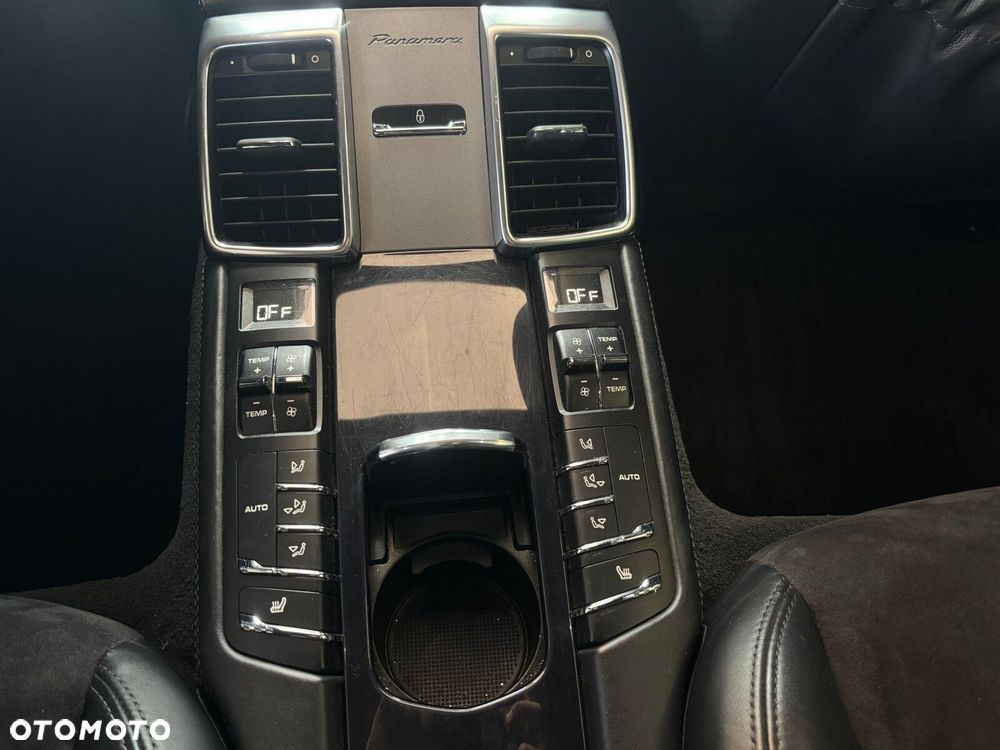 Porsche Panamera - 27