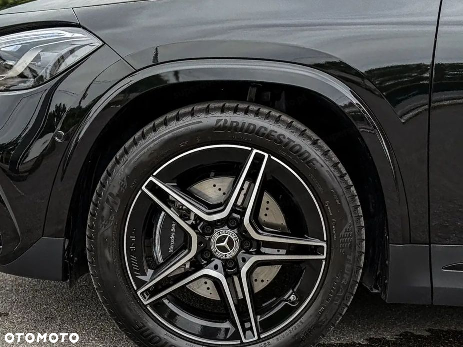 Mercedes-Benz GLA - 9