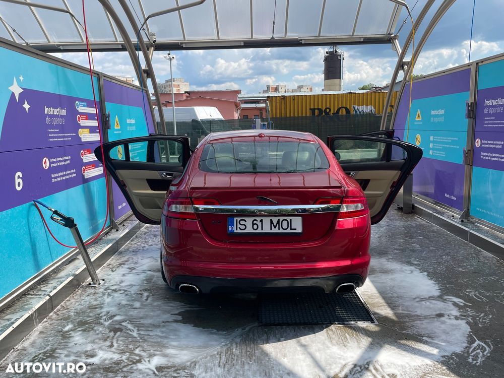 Jaguar XF 2.7D Luxury - 1