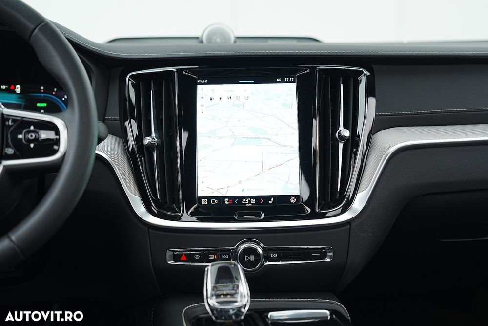 Volvo S60 T8 Recharge AWD Polestar Engineered - 23