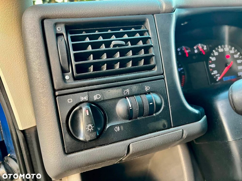 Volkswagen Transporter - 11