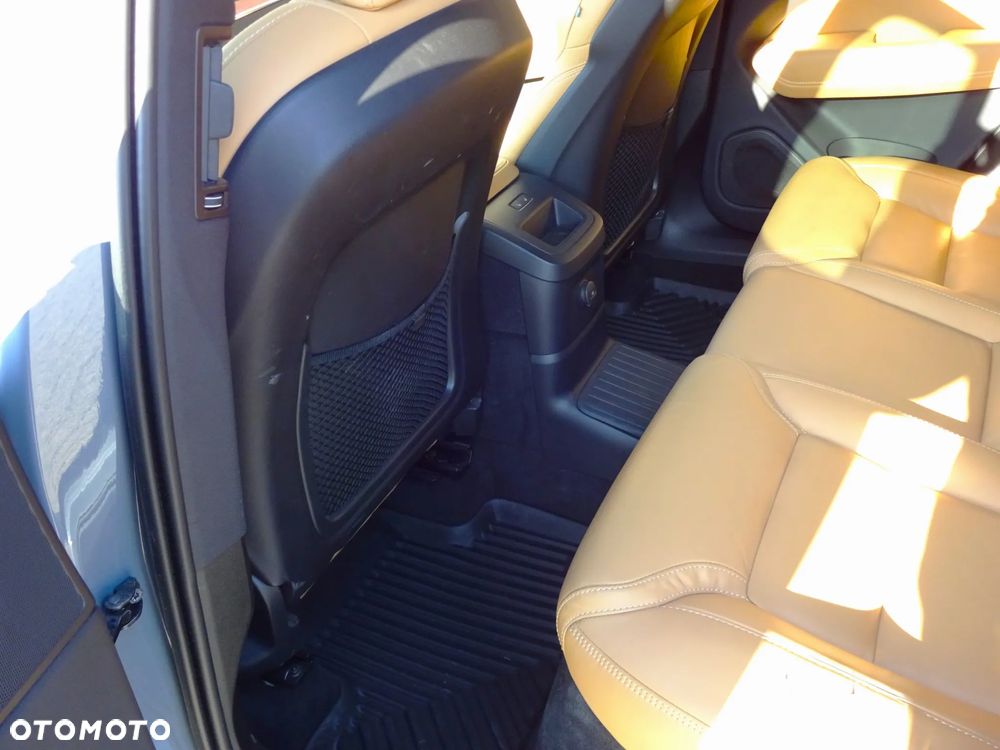 Volvo XC 60 T8 Plug-In Hybrid AWD Ultra Dark - 32