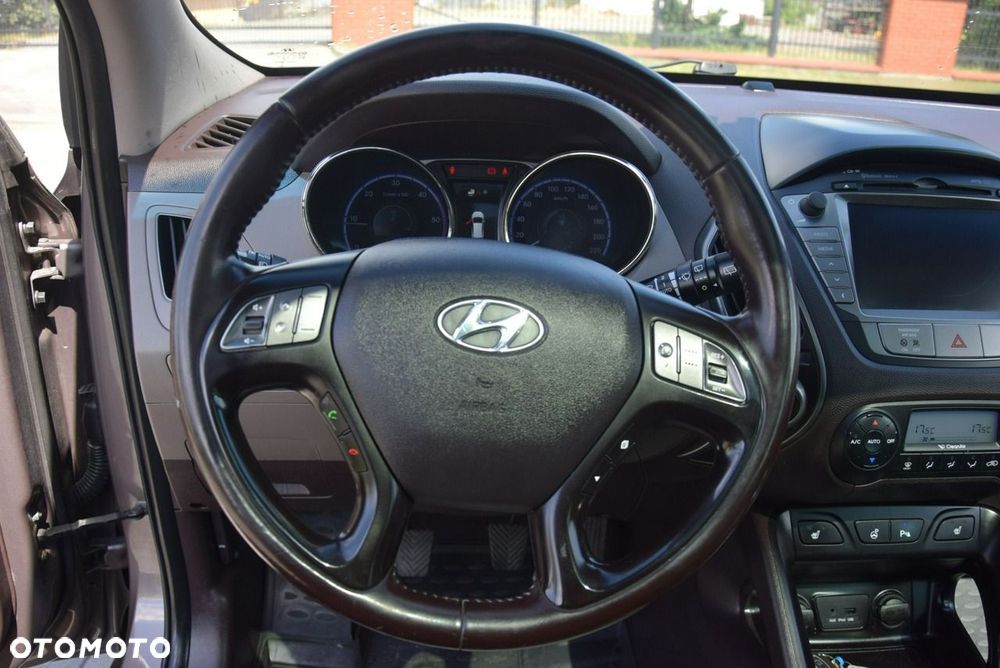 Hyundai ix35 2.0 CRDi 4WD Fifa World Cup Gold Edition - 24