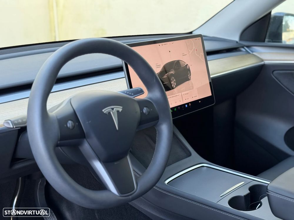 Tesla Model Y - 9