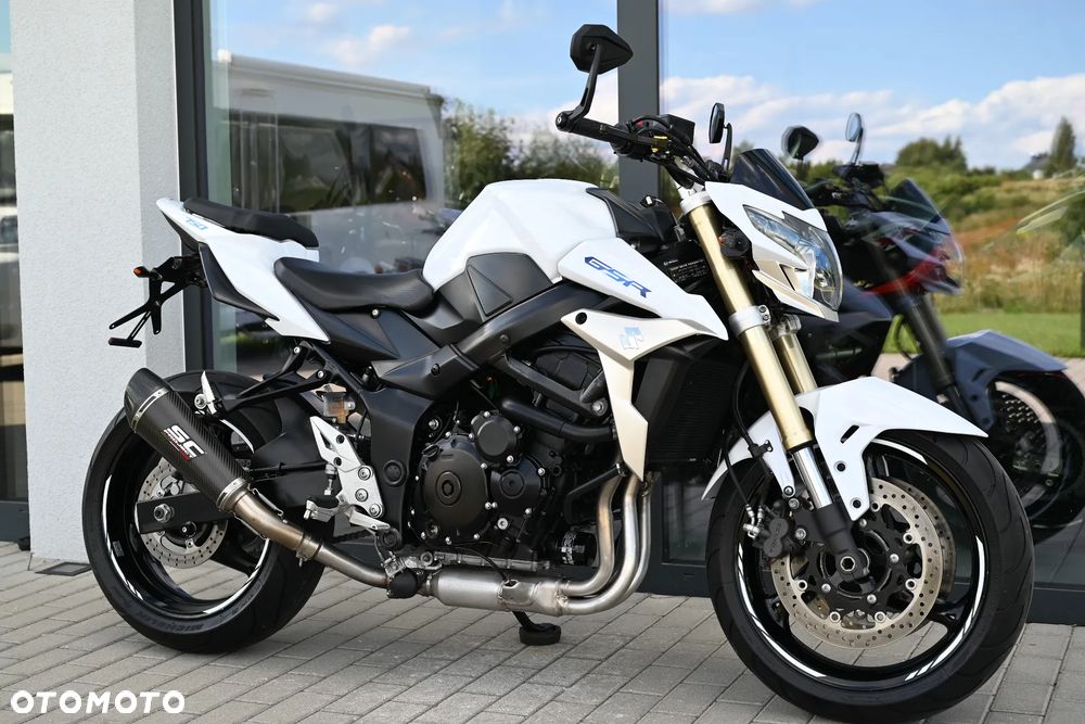 Suzuki GSR - 41