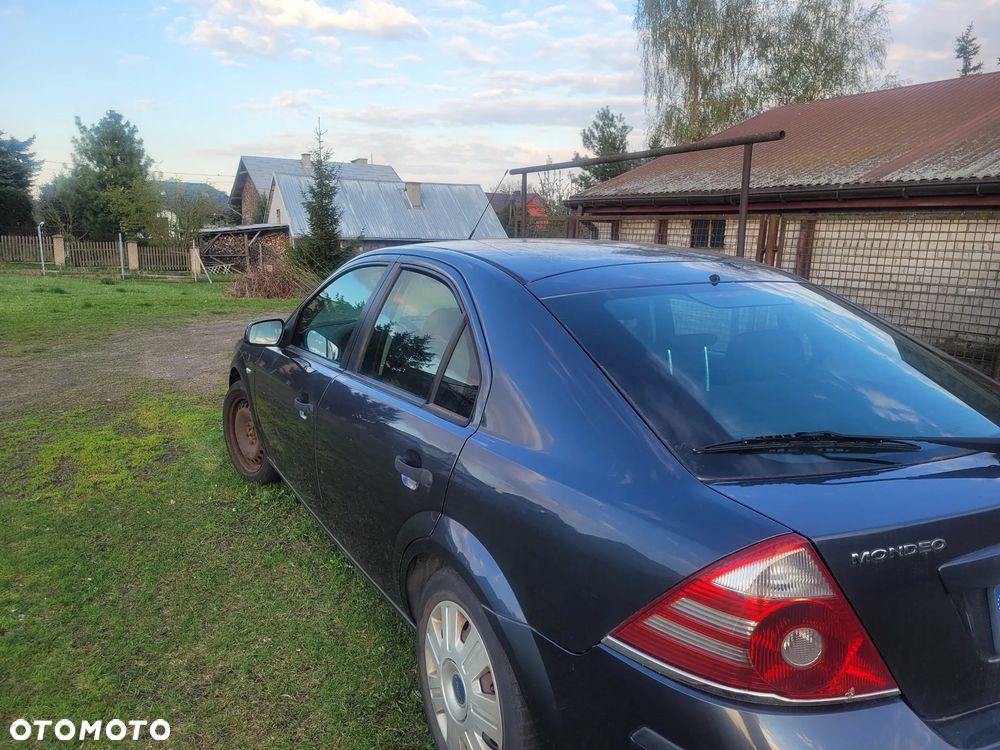 Ford Mondeo 1.8 Ambiente - 2