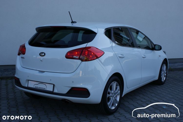 Kia Ceed 1.6 GDI Dream Team Edition - 4