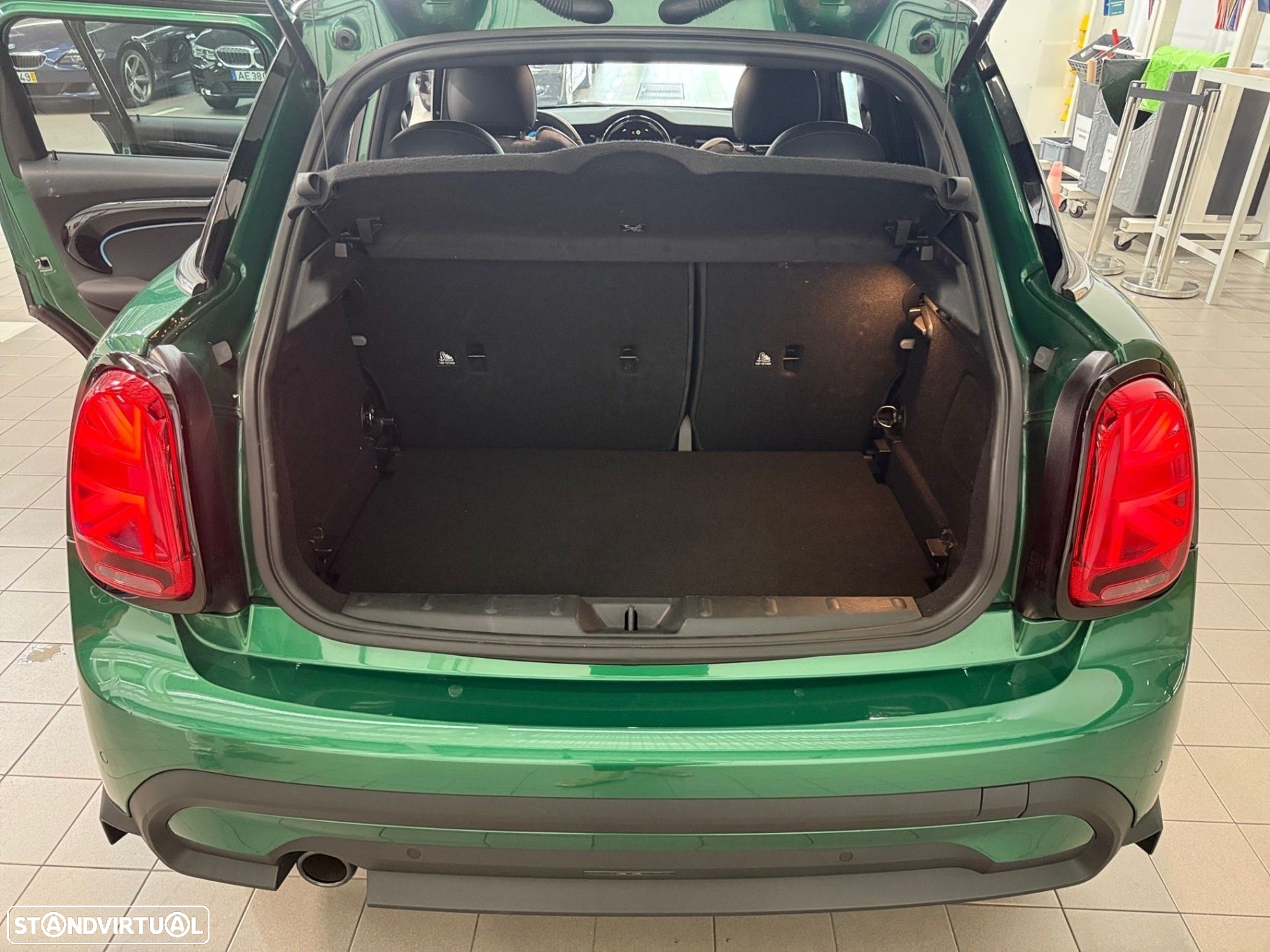 MINI 5 Portas Cooper Premium Classic Auto - 16