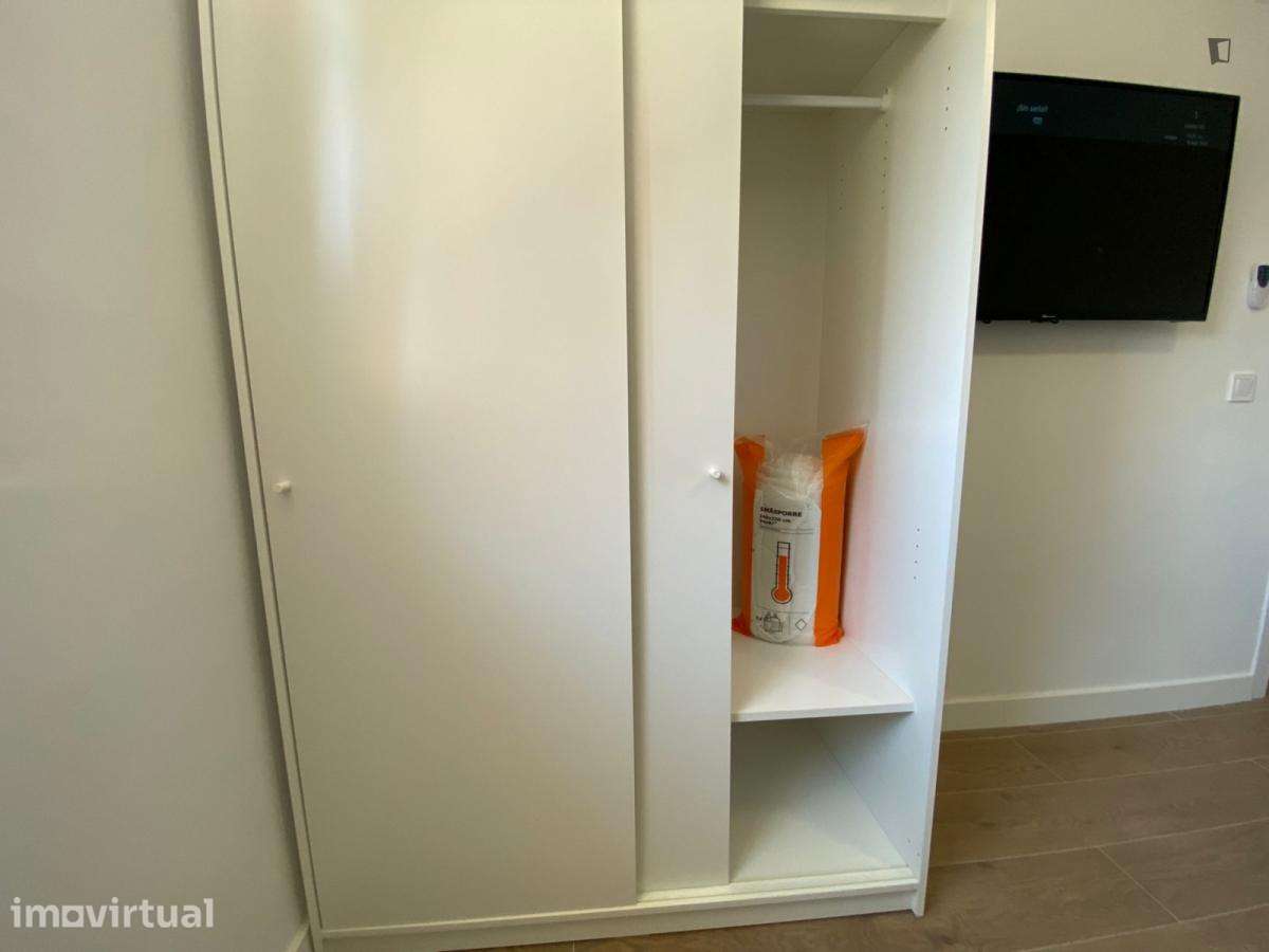 Quarto - localizado em Alcântara Lisbon - Grande imagem: 2/6