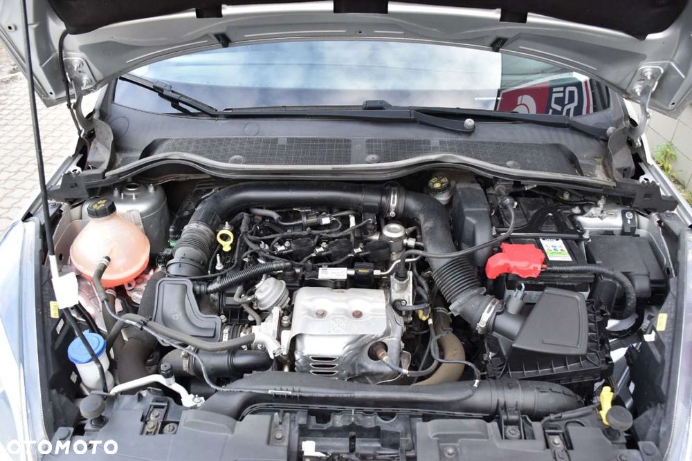 Ford Fiesta 1.0 EcoBoost S&S TITANIUM - 28