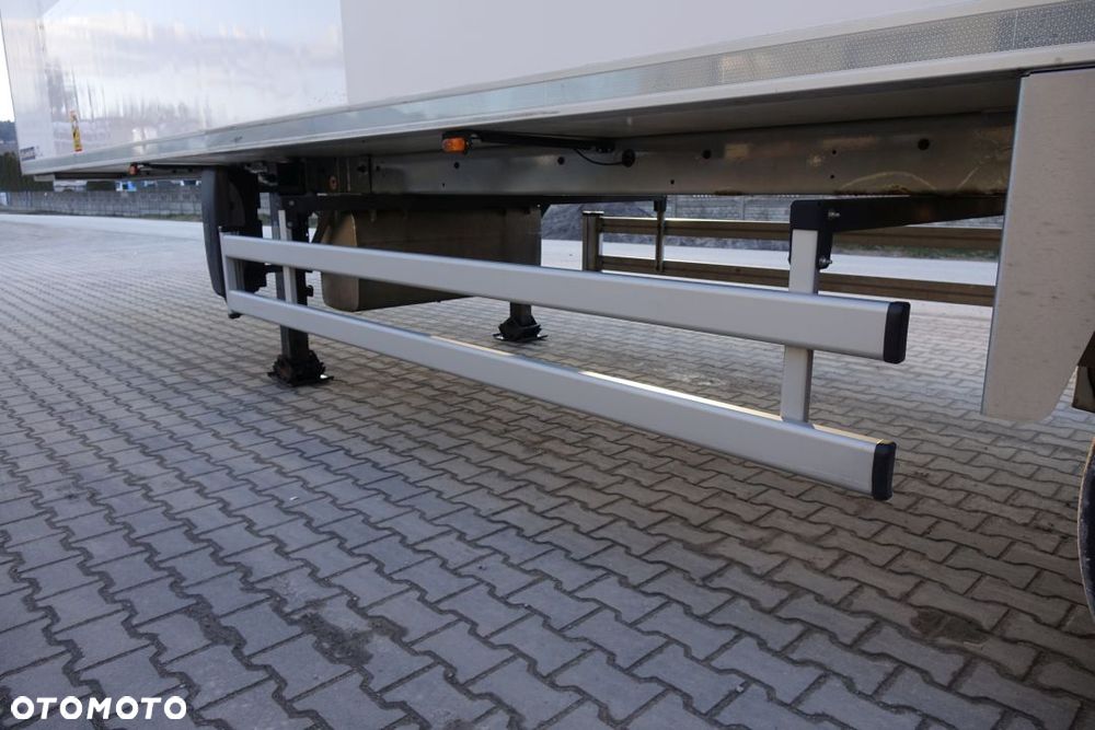 Lamberet CHŁODNIA / SR2 / CARRIER VECTOR 1550 / SAF / DRUKARKA / KOSZ NA KOŁO ZAPASOWE - 25