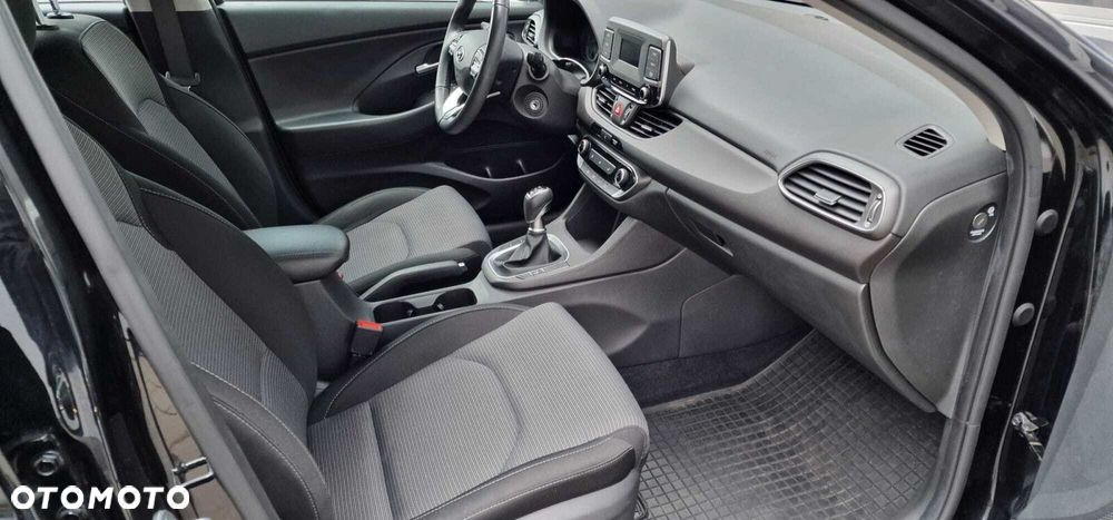 Hyundai i30 1.5 DPI Classic + - 20