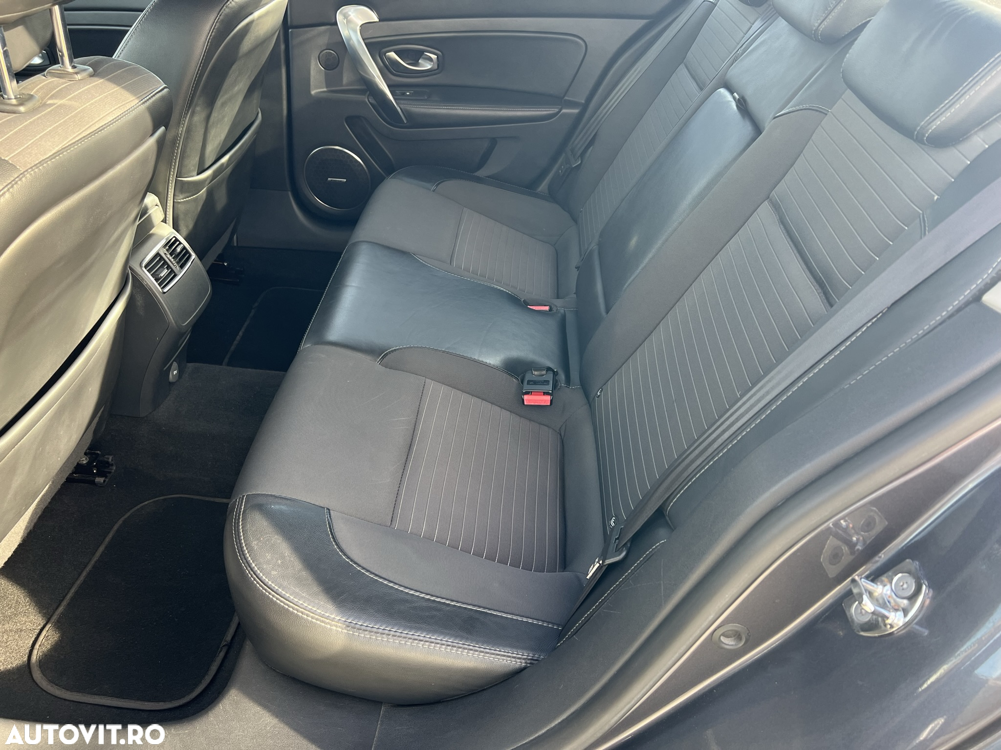 Renault Latitude 2.0 dCi Privilege - 11